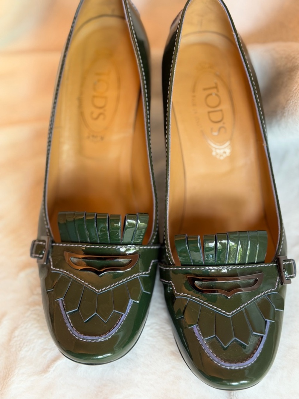 Tod's Olive Green Patent Kiltie Buckle Pumps - Picture 2 of 9